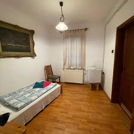 Alojamento de Acomodação e Pequeno-almoço Katalinkert Panzió Győr