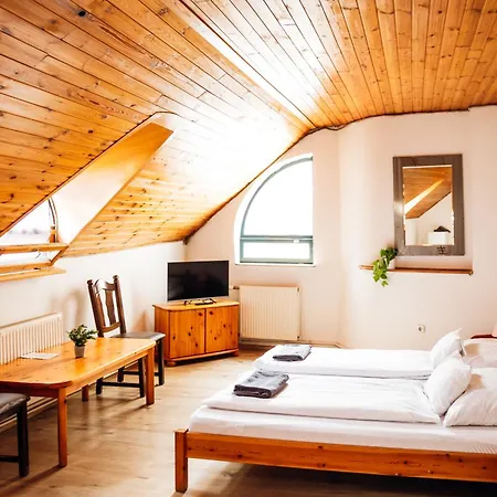 Bed & Breakfast Katalinkert Panzio Győr