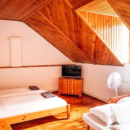 Bed & Breakfast Katalinkert Panzio Győr