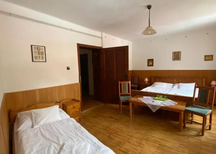 Alojamento de Acomodação e Pequeno-almoço Katalinkert Panzió Győr